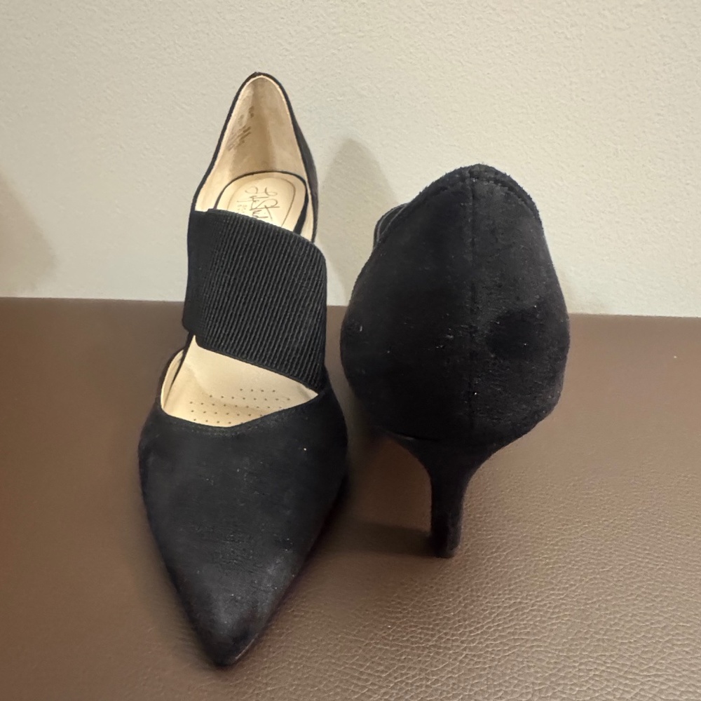 Classic black pumps